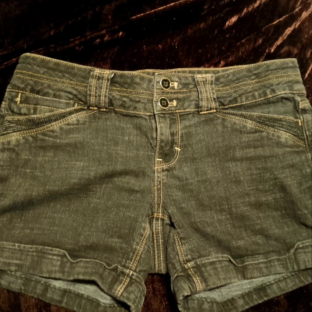 White House Black Market Shorts EUC  womans size 2 black Jean Shorts